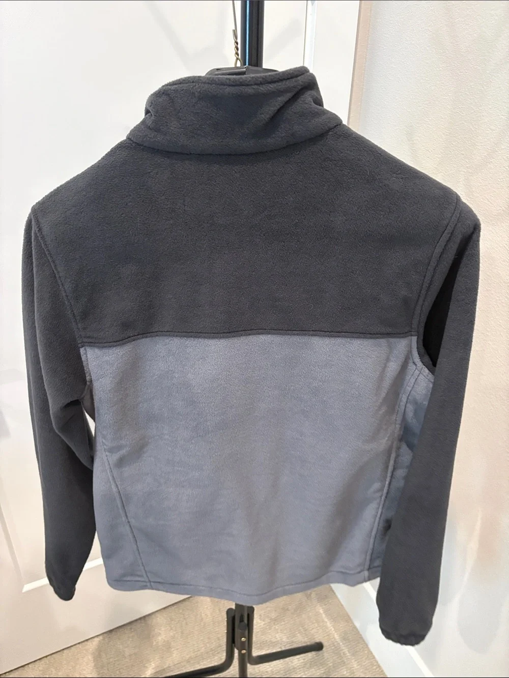 Columbia men’s Dark Charcoal and Light Gray Full-Zip Fleece Jacket - Medium